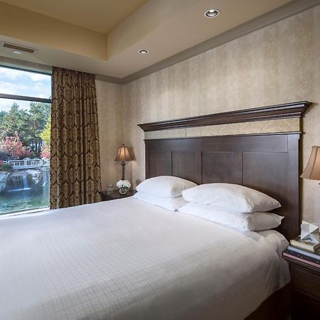 The Royal Kelowna - Bellstar Hotels & Resorts Extérieur photo