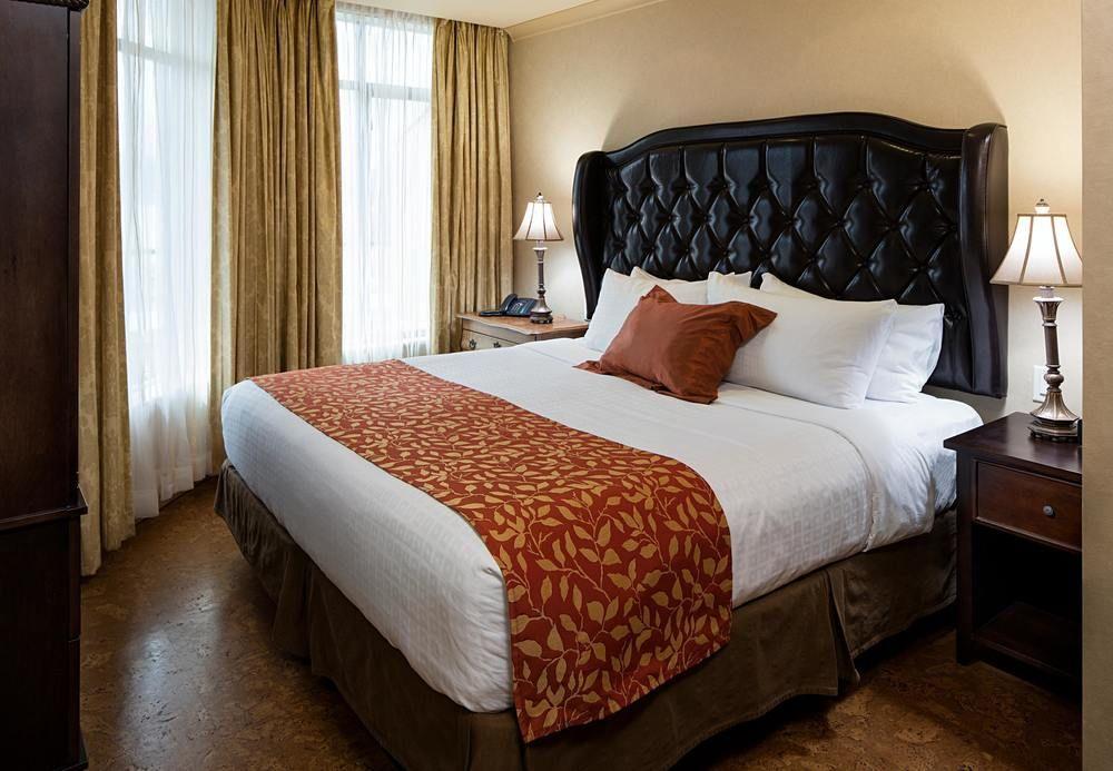 The Royal Kelowna - Bellstar Hotels & Resorts Extérieur photo