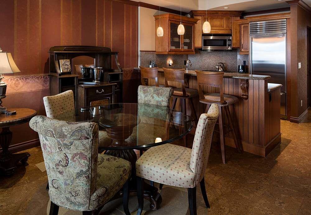 The Royal Kelowna - Bellstar Hotels & Resorts Extérieur photo