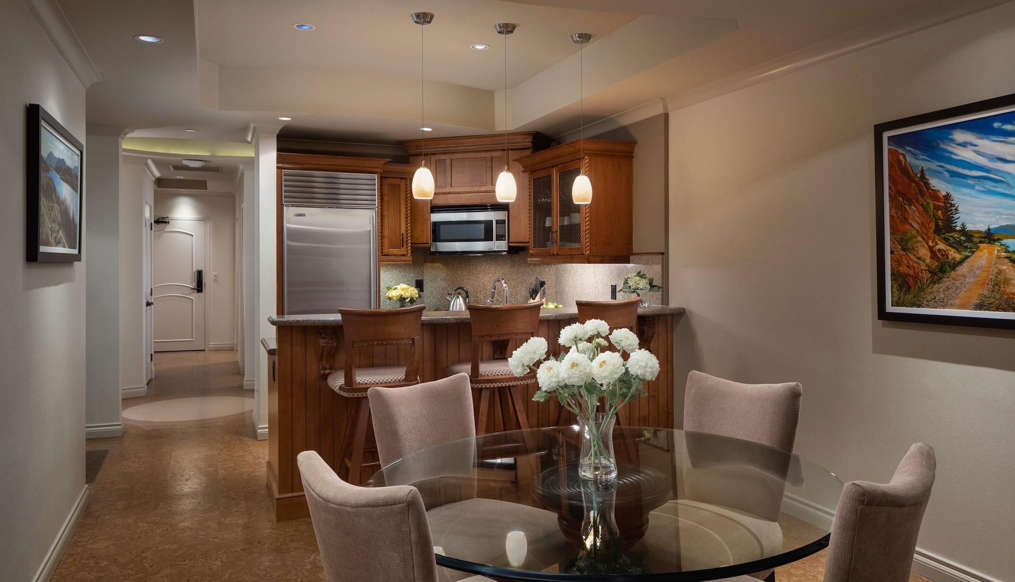The Royal Kelowna - Bellstar Hotels & Resorts Extérieur photo