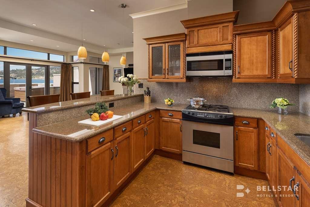 The Royal Kelowna - Bellstar Hotels & Resorts Extérieur photo