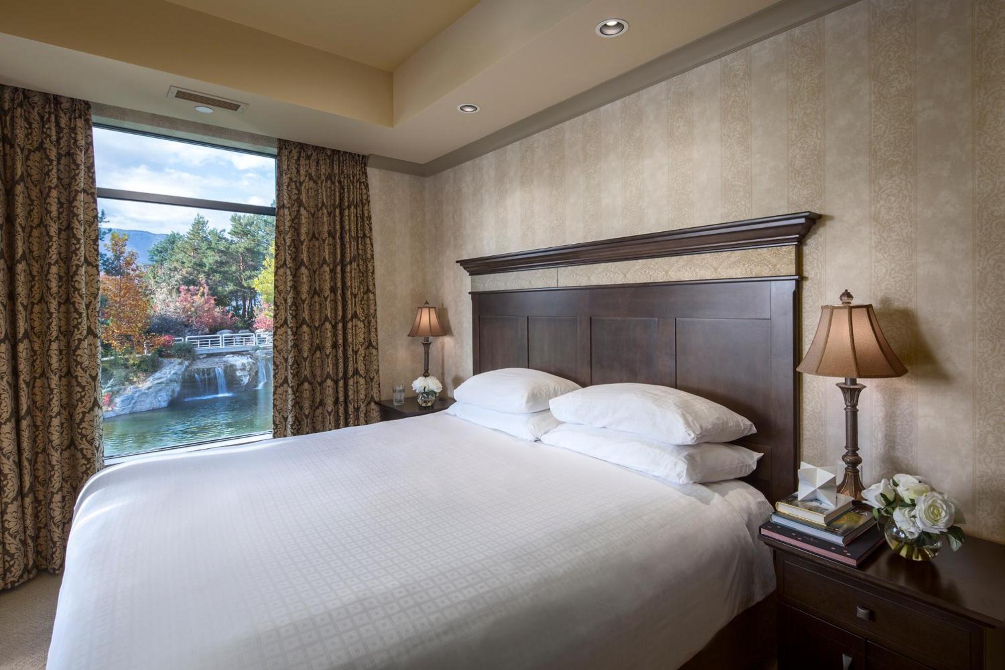 The Royal Kelowna - Bellstar Hotels & Resorts Extérieur photo
